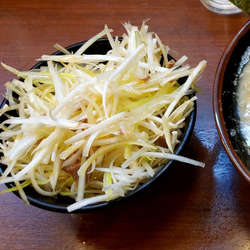 豚骨醤油ネギラーメン