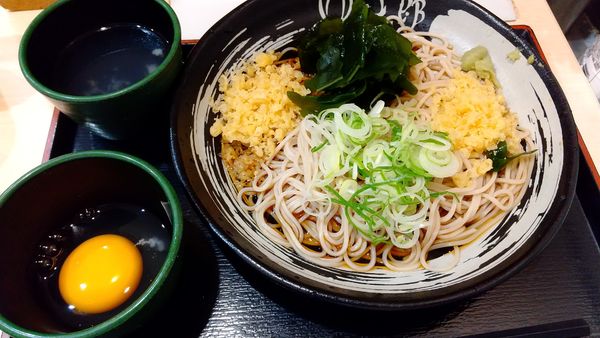 「朝そば玉子・生卵・わかめ変更(¥370)」@ゆで太郎 竹橋店の写真