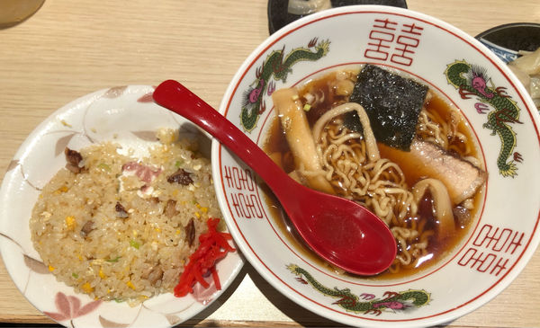 「半ラーメン半チャーハンランチセット(650円)、茹餃子(4個21」@珍来亭の写真
