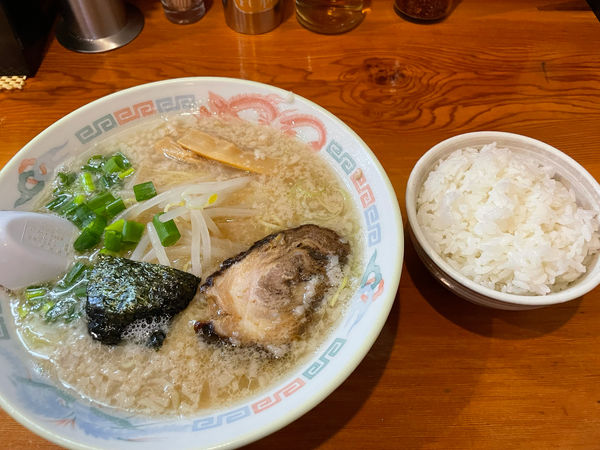 「ラーメン　半ライス」@中華そば専門店 木八 三島店の写真