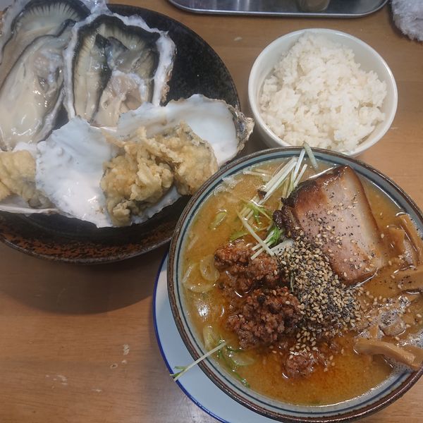 「【限定】背ガラ清湯辛肉味噌 with活大牡蠣をシャブって③」@MENYA 食い味の道有楽の写真