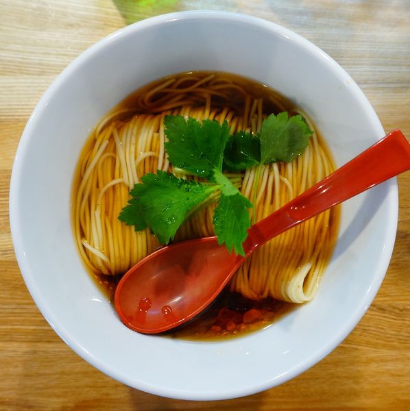 「（梅）かけそば 醤油＋おまかせ三種盛り＋ハートランド」@自家製麺 くろ松の写真