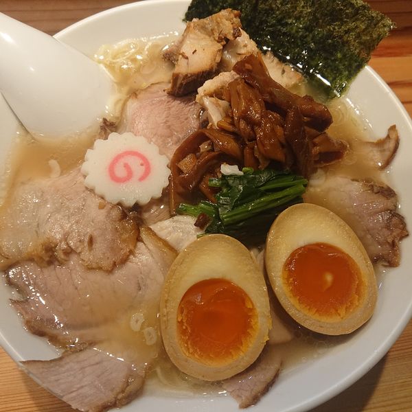 「塩チャーシューメン1300円、味玉100円」@オランダ軒の写真