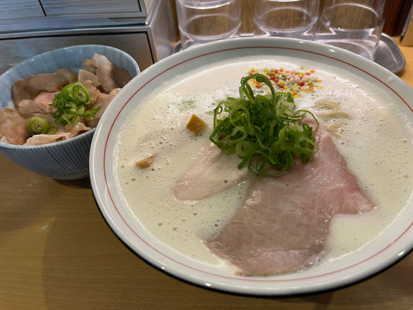 「濃厚鶏そば＋ランチチャーシュー丼」@濃厚鶏そば 葵の写真