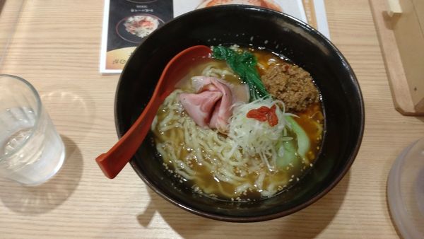 「期間限定焼きあご白だしの担々麺」@焼きあご塩らー麺 たかはし 越谷レイクタウン店の写真