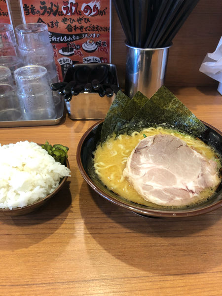 「ラーメン　750円」@横浜家系ラーメン まくり家 川崎店の写真