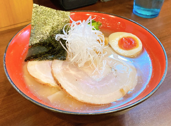 「塩らーめん＋ワンタン」@とものもとの写真