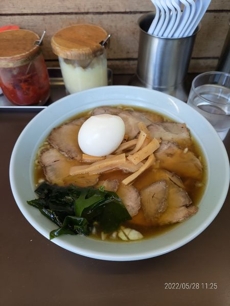 「チャーシュー大盛りチャーシューメン＋ゆで卵」@こまつやの写真