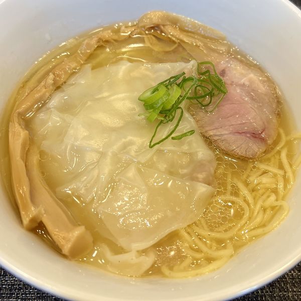 「ワンタン麺（しお）」@麺屋かなでの写真
