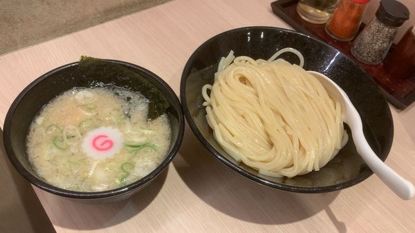 「背脂醤油つけ麺800＋味玉100」@頑者製麺所 エキア成増店の写真