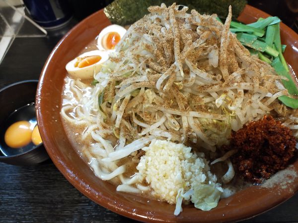 「【限定】ゴマたん！！1100円(大100円)+生卵50円」@豚星。の写真