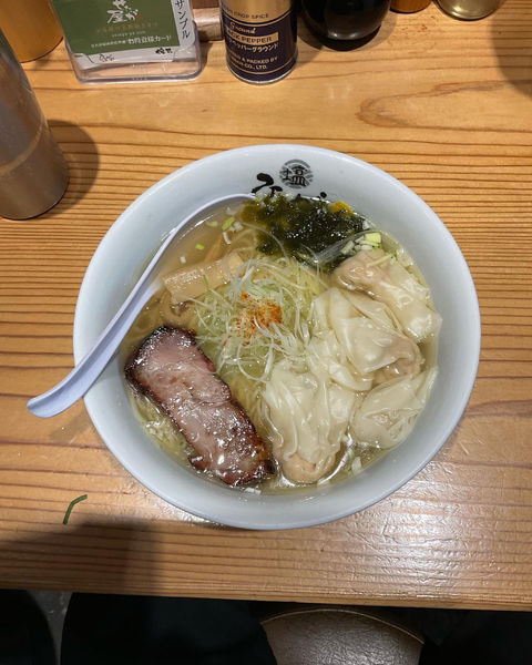 「塩ワンタン」@塩らーめん専門 ひるがお 人形町店の写真