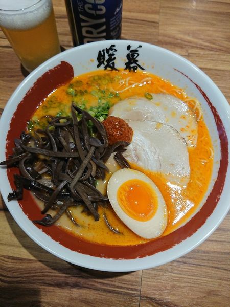 「烈火ラーメン+きくらげ+半熟煮玉子半分」@ラーメン暖暮 恵比寿南店の写真