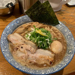 濃厚味玉入り中華そば