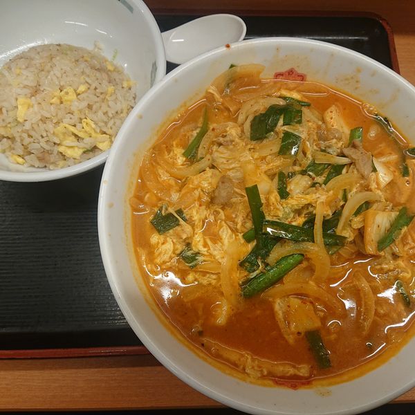 「チゲ味噌半チャーハンセット890円(クーポン大盛)」@日高屋 九段下店の写真