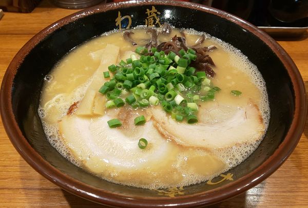 「わくラーメン+替え玉」@博多とんこつラーメン わ蔵 御徒町店の写真