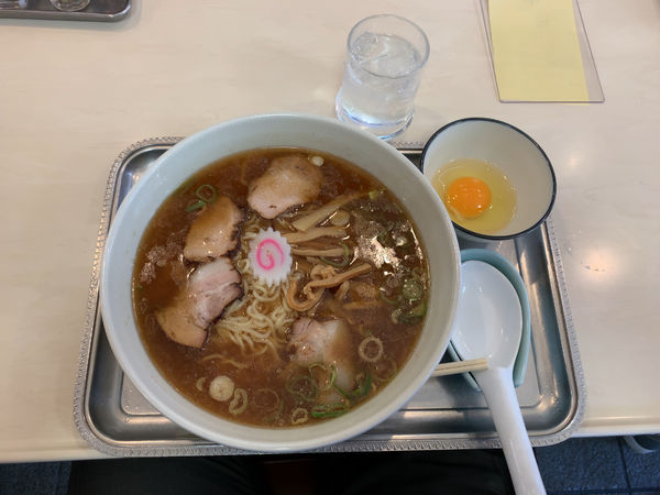 「中華麺生玉子付き1180円」@永福町大勝軒の写真