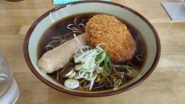 「野菜コロッケソーセージそば（480円）」@そば谷の写真