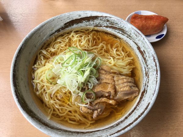 「肉中華 冷+彩りいなり(梅)」@そば処 蕃山の写真