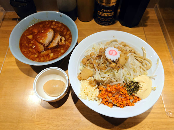 「限定 ペッパーつけ麺+燻製味玉」@麺屋 神工の写真