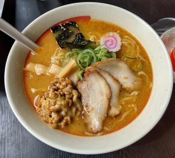 「納豆味噌ラーメン大盛590円」@幸楽苑 山形花楯店の写真