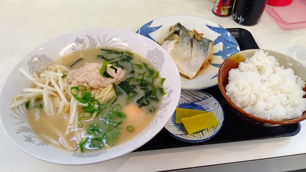 「徳島ラーメン&小ライス＋サバの味噌煮」@うずしお食堂の写真