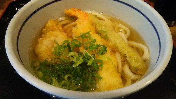 「温 天ぷらうどん 580円」@おにやんま 日暮里店の写真