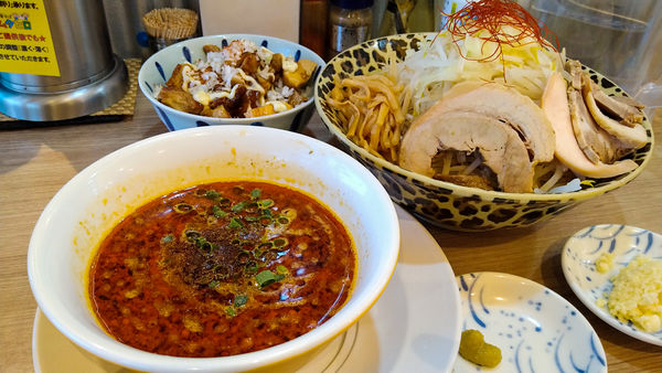 「限定/辛煮干つけ麺+大盛り+肉増し+チャーシュー丼+瓶ビール」@中華そば ムタヒロ 拝島駅店の写真