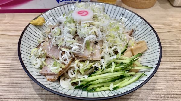 「サッポロ赤星２本＋他２皿→冷しチャーシューメンW肉増し＋ネギ」@らーめん 高尾の写真