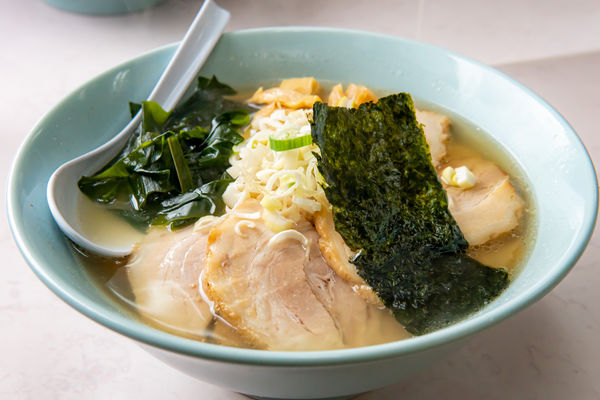 「岩塩ラーメン チャーシュー5枚トッピング」@くるまやラーメン 大原店の写真