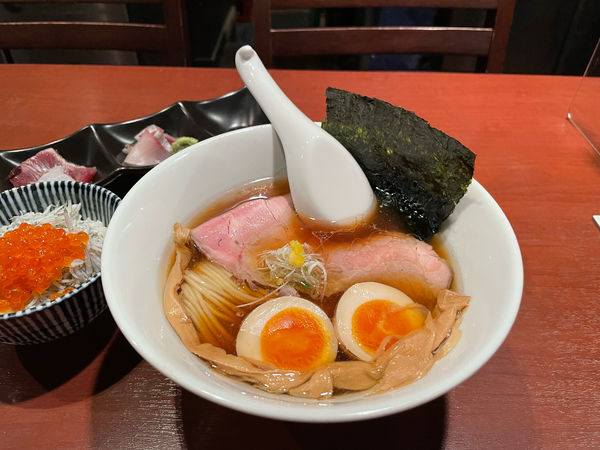 「津軽煮干し中華蕎麦（味玉入り）¥850」@酒肴場 屯の写真