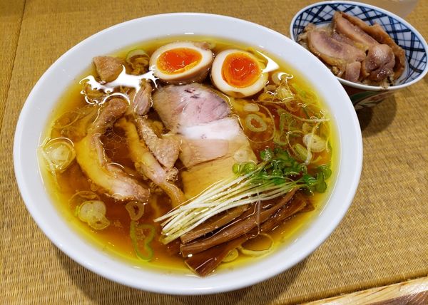 「親鶏中華そば　煮卵　親鶏飯」@手打 親鶏中華そば 綾川の写真