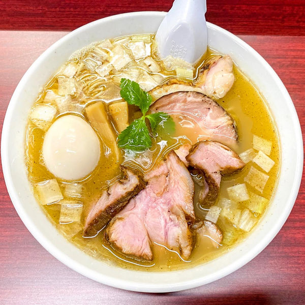 「こく塩 ¥870 特製トッピング ¥180」@鶏こく中華 すず喜の写真