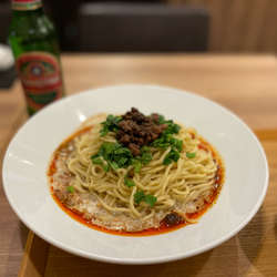 汁なし担担麺¥850、ミニジャスミンライス¥50