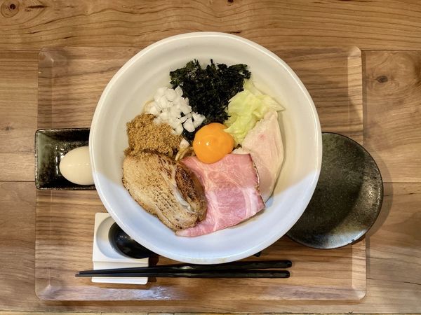 「煮干しまぜそば 特製 ＋ 味玉」@ラーメン 裏健やかの写真