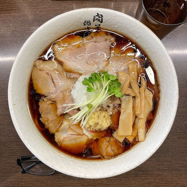 「肉そば 醤油 並盛り」@肉そば総本山 神保町 けいすけの写真
