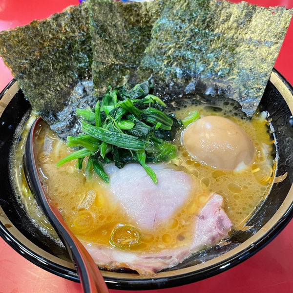 「ラーメン　味玉」@家系総本山 ラーメン吉村家の写真
