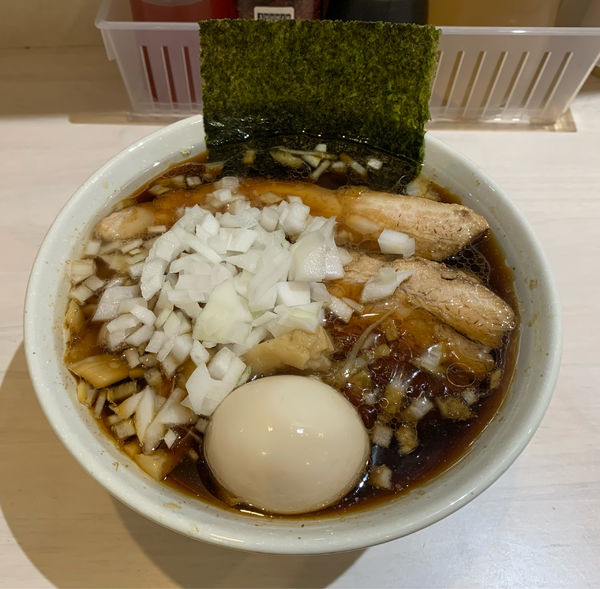 「濃厚醤油味玉ラーメン+玉ねぎ ￥880+￥100」@濃厚ラーメン 大葉商店の写真