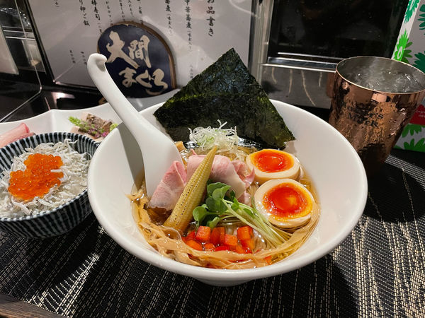 「【限定】冷しらぁ麺（真昆布水×飛魚出汁）¥1000」@酒肴場 屯の写真