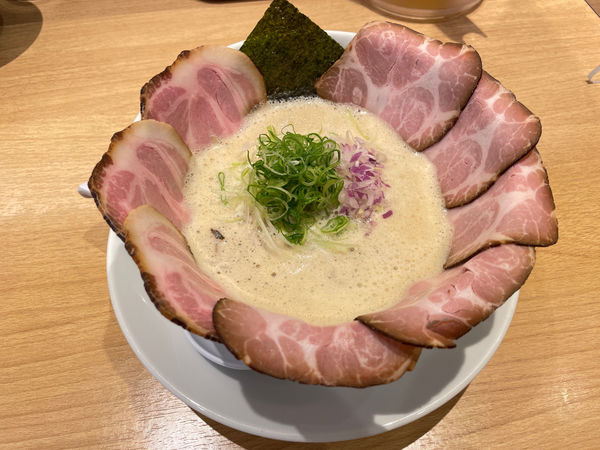 「濃厚魚介鶏白湯チャーシュー麺」@うまい麺には福来たる 西大橋店の写真
