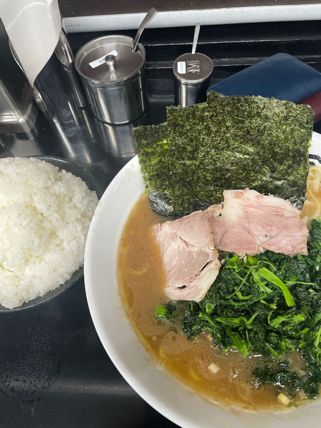 「ほうれん草増しラーメン(大)+大ライス」@横浜家系らーめん 板橋家の写真