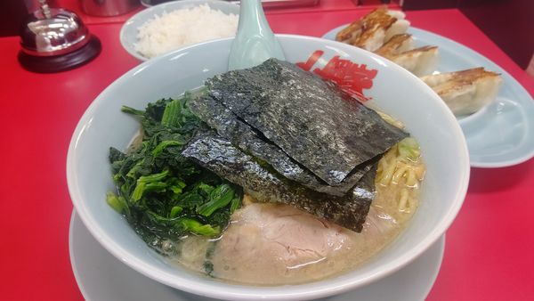 「醤油ラーメン&半ライス．クーポン餃子」@ラーメン山岡家 富士宮店の写真