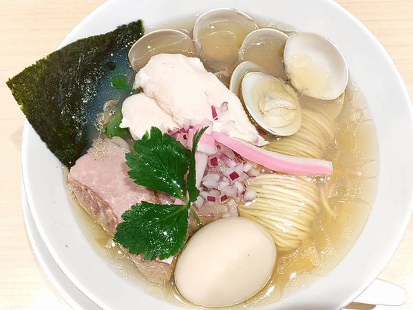 「蛤SOBA（塩）＋味付き半熟卵」@むぎとオリーブ 日本橋店の写真