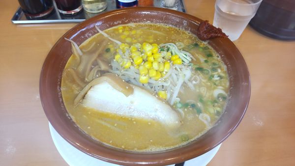「魚介豚骨味噌+コーン」@めん屋 北闘馬の写真