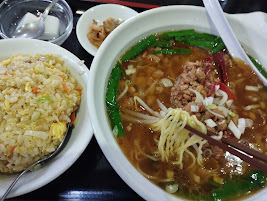 「台湾風ラーメンと半チャーハン(800)」@味楽 新川崎本店の写真
