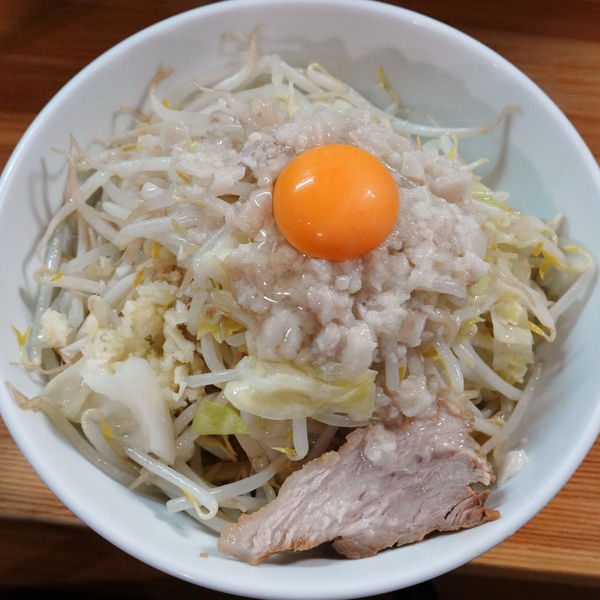 「まぜそば 醤油（並）800円（ニンニク・アブラ・チーズ）」@麺処 MAZERUの写真