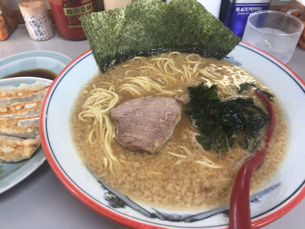 「みそラーメン(アブラ多め、味濃いめ)+サービス餃子 750円」@ラーメンショップ 122号騎西店の写真