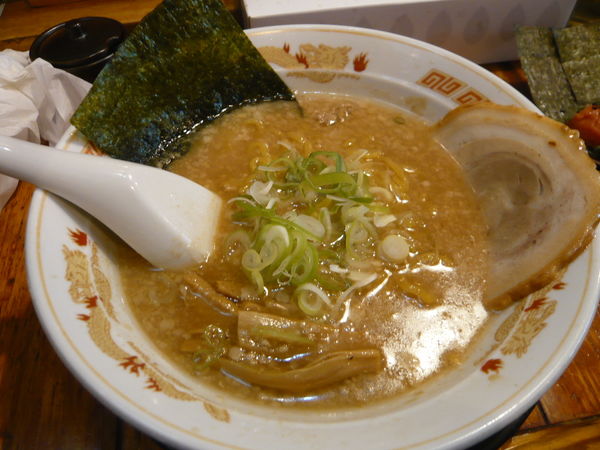 「旭川正油ラーメン（麺少なめ）」@北海道らーめん 味源 立川北口店の写真