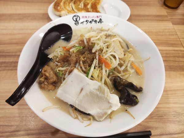 「濃厚豚骨タンメン」@関東タンメン専門 イタダキ亭 多摩境店の写真