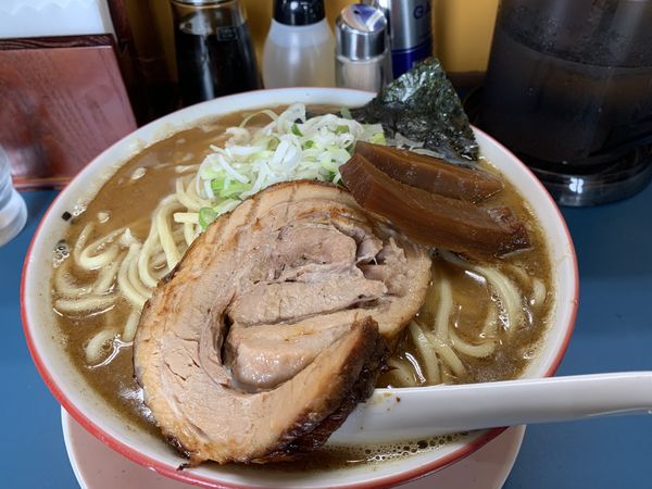 「よし丸らーめん大盛り　全部のせ（別皿）」@らーめん よし丸の写真